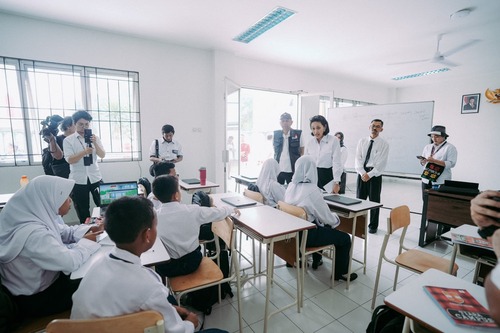 Wamen P2MI terkesan pada semangat siswa SRMP 6 Jakarta