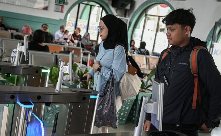 Calon penumpang kereta tetap bisa lakukan perjalanan walau KTP hilang Calon penumpang kereta tetap bisa lakukan perjalanan walau KTP hilang