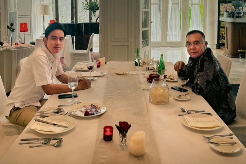 Gibran unggah momen makan siang bersama Wakil Ketua DPR Sufmi Dasco Gibran unggah momen makan siang bersama Wakil Ketua DPR Sufmi Dasco