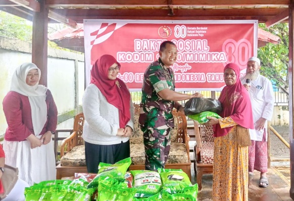Kodim 1710/Mimika gelar baksos bagi sembako kepada dhuafa dan mualaf Kodim 1710/Mimika gelar baksos bagi sembako kepada dhuafa dan mualaf