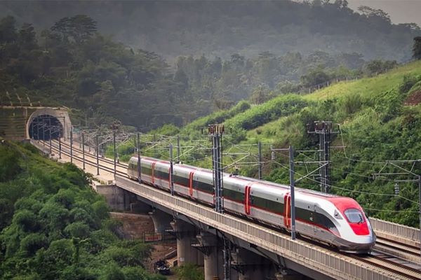 Perjalanan Whoosh pagi ini beroperasi normal, pasca gempa Bekasi Perjalanan Whoosh pagi ini beroperasi normal, pasca gempa Bekasi