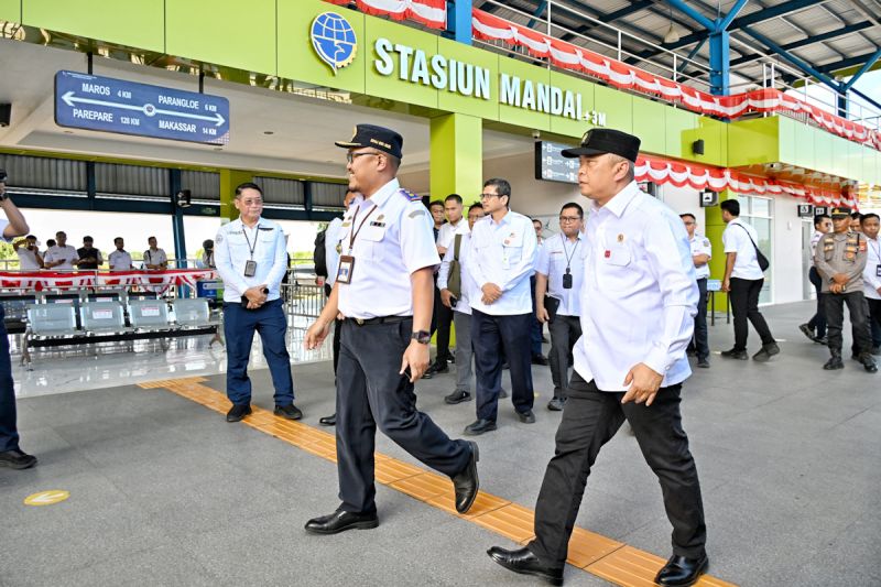Kemenhub integrasikan Stasiun KA Sulsel dengan pelabuhan dan terminal Kemenhub integrasikan Stasiun KA Sulsel dengan pelabuhan dan terminal
