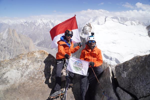 HUT ke-80 RI, Bendera Merah Putih berkibar di tebing Trango Tower Pakistan HUT ke-80 RI, Bendera Merah Putih berkibar di tebing Trango Tower Pakistan
