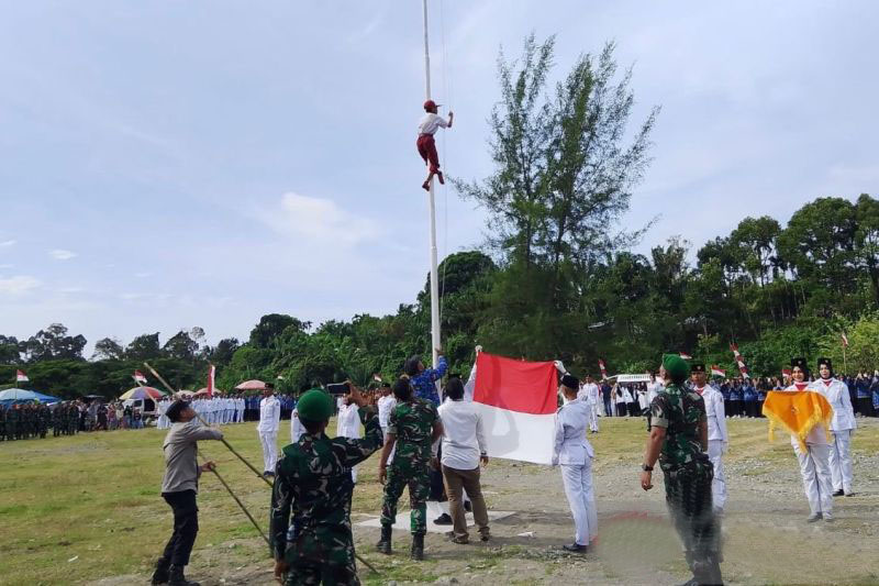 Pemkab Nagan Raya apresiasi aksi murid SD panjat tiang bendera HUT RI