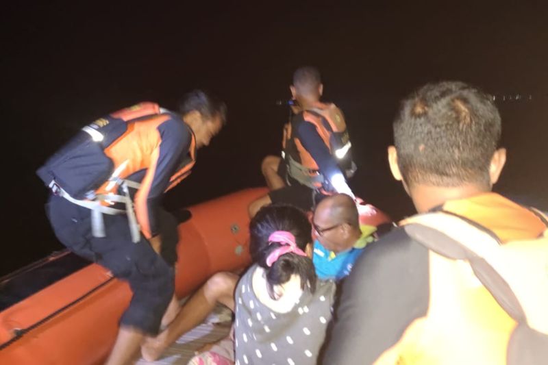 SAR evakuasi nelayan sakit saat memancing di perairan Wakatobi SAR evakuasi nelayan sakit saat memancing di perairan Wakatobi