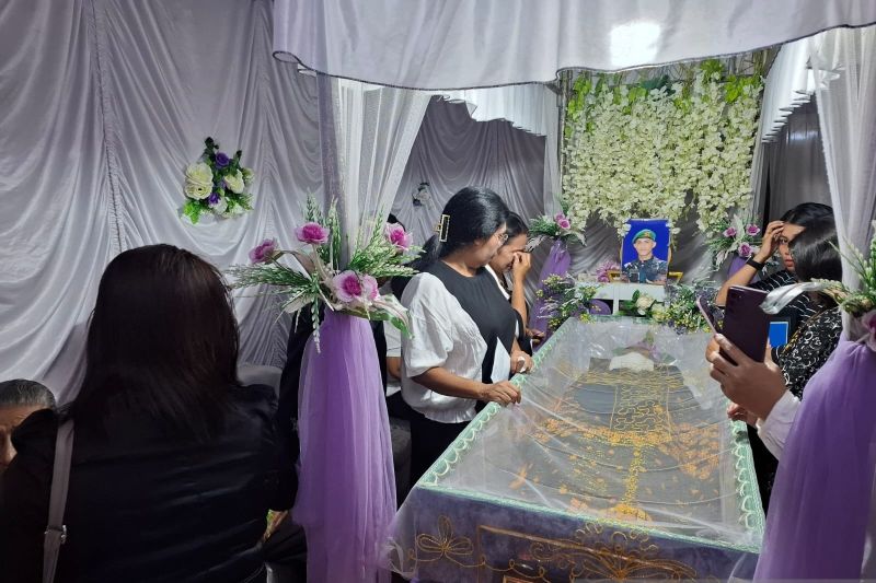 Ibu Prada Lucky ungkap anaknya dipukul dan dicambuk di barak Ibu Prada Lucky ungkap anaknya dipukul dan dicambuk di barak