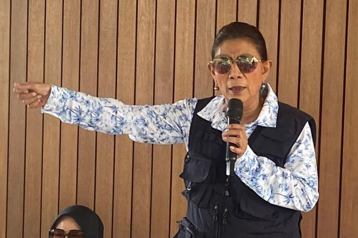 Susi Pudjiastuti keberatan pernyataan akademisi Unpad tentang KJA Susi Pudjiastuti keberatan pernyataan akademisi Unpad tentang KJA