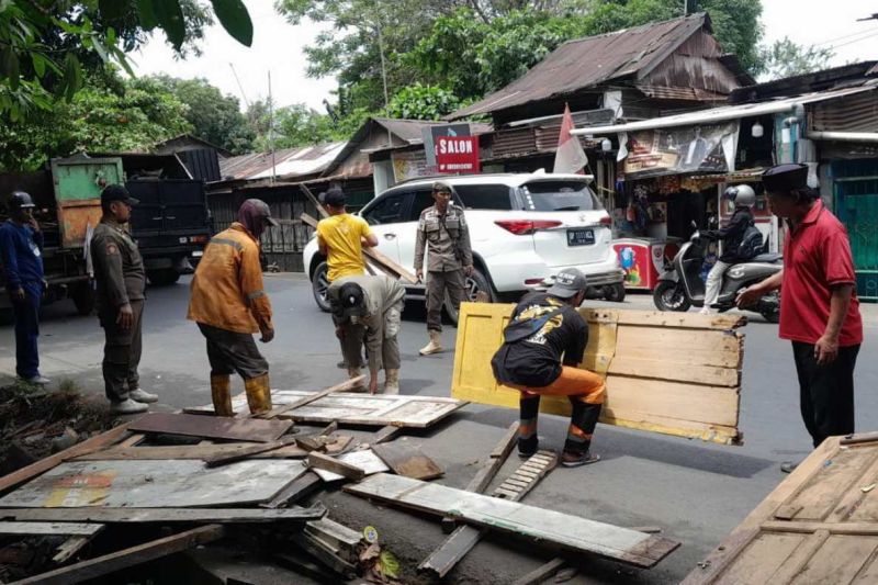 Pemkot Makassar tertibkan pasar \tumpah karena jadi biang kemacetan Pemkot Makassar tertibkan pasar \tumpah karena jadi biang kemacetan