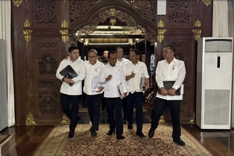 Prabowo panggil kabinet ke Hambalang bahas hutan dan tambang ilegal Prabowo panggil kabinet ke Hambalang bahas hutan dan tambang ilegal