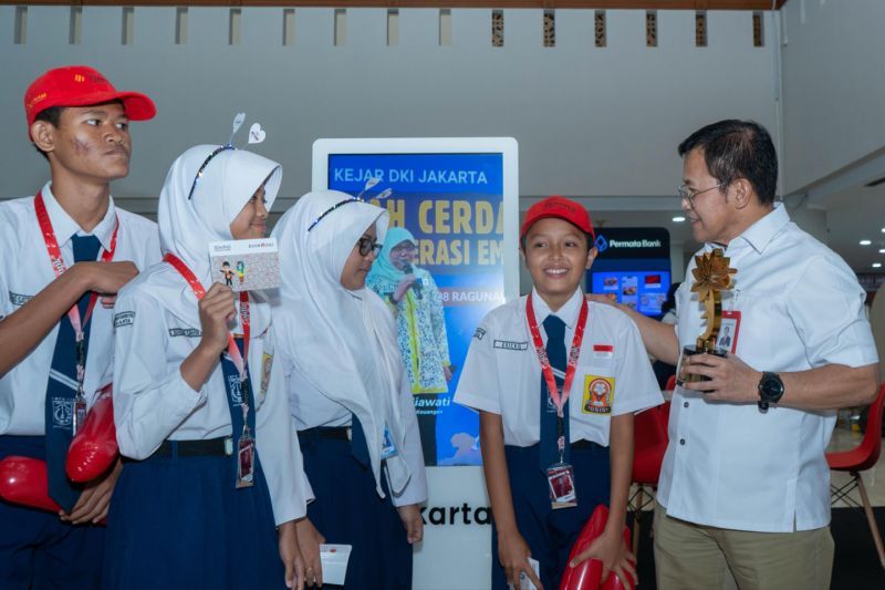 Bank Jakarta raih penghargaan KEJAR Award 2025 dari OJK Bank Jakarta raih penghargaan KEJAR Award 2025 dari OJK