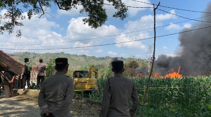 Tiga orang tewas, dua luka-luka dalam kebakaran sumur minyak di Blora Tiga orang tewas, dua luka-luka dalam kebakaran sumur minyak di Blora
