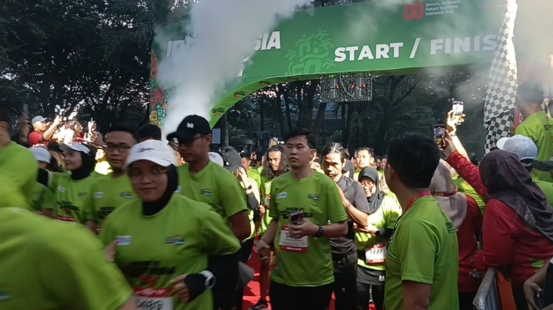 Ribuan pelari kampanyekan produk buatan dalam negeri di ajang marathon Ribuan pelari kampanyekan produk buatan dalam negeri di ajang marathonÂ