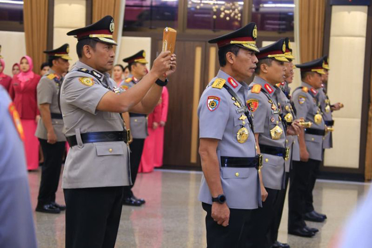 Kapolri lantik Komjen Wahyu Widada jadi Irwasum Polri Kapolri lantik Komjen Wahyu Widada jadi Irwasum Polri