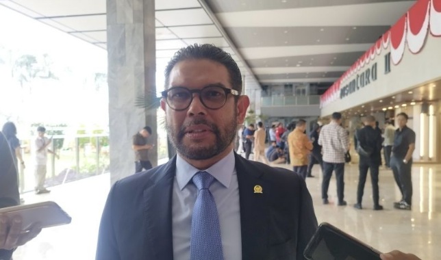 Anggota DPR: Wamenaker Ebenezer terkena OTT seperti gol bunuh diri