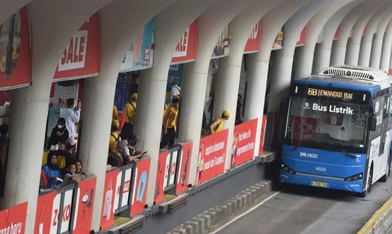 Layanan Transjakarta koridor 13 hingga rute Pulogadung alami gangguan Layanan Transjakarta koridor 13 hingga rute Pulogadung alami gangguan