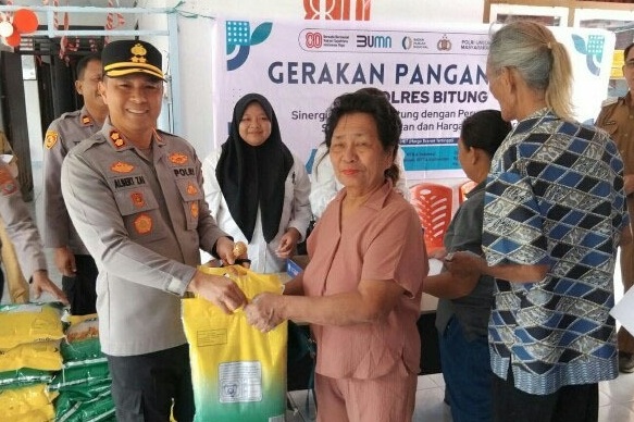 Gerakan pangan murah Polda Sulut: 63,85 ton beras sudah tersalurkan ke warga Gerakan pangan murah Polda Sulut: 63,85 ton beras sudah tersalurkan ke warga