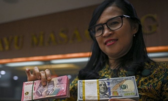 Rupiah melemah dipengaruhi perkembangan konflik Rusia dengan Ukraina Rupiah melemah dipengaruhi perkembangan konflik Rusia dengan Ukraina