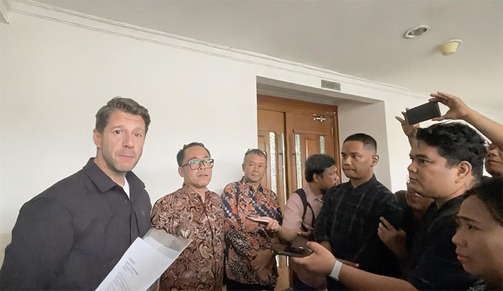 Perjuangkan kepemilikan atas merek Arcteryx di Indonesia Perjuangkan kepemilikan atas merek Arcteryx di Indonesia