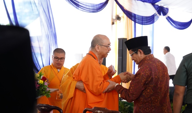 Menag hadiri ground breaking pembangunan jembatan dan jalan oleh umat Buddha Menag hadiri ground breaking pembangunan jembatan dan jalan oleh umat Buddha