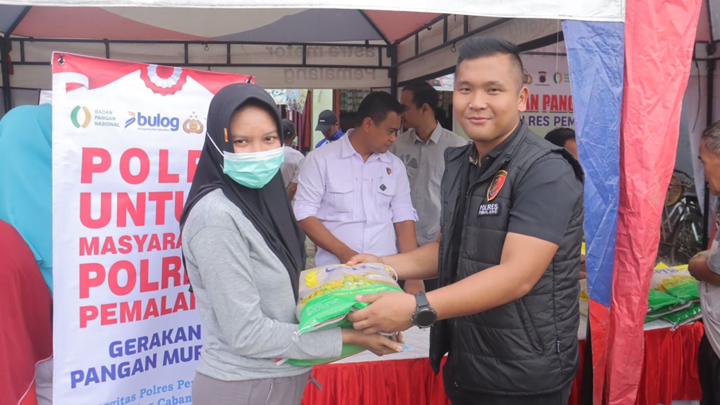Aksi nyata stabilkan harga, Polres dan Bulog tebar 2 ton beras murah ke warga