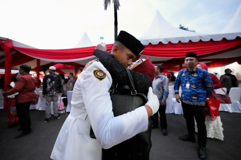 Orang tua Paskibraka Sulsel terharu dan bersyukur Orang tua Paskibraka Sulsel terharu dan bersyukur