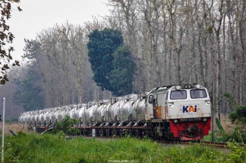 KAI angkut 60 ribu ton avtur ke YIA periode Januari-Juli 2025 KAI angkut 60 ribu ton avtur ke YIA periode Januari-Juli 2025