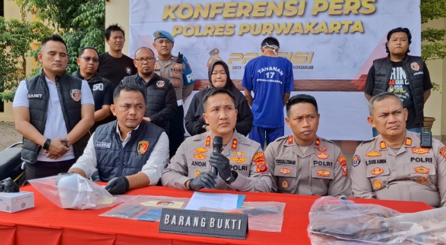 Polres Purwakarta tangkap pelaku pembunuhan warga Perum PJT 2 Jatiluhur Polres Purwakarta tangkap pelaku pembunuhan warga Perum PJT 2 Jatiluhur
