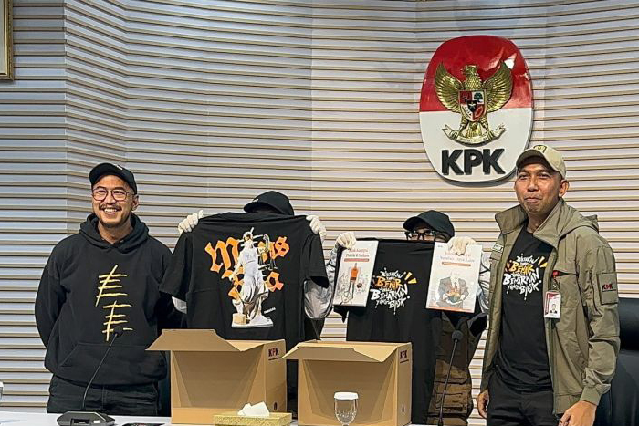 KPK titip pesan antikorupsi dalam pertunjukan Pandji Pragiwaksono KPK titip pesan antikorupsi dalam pertunjukan Pandji Pragiwaksono