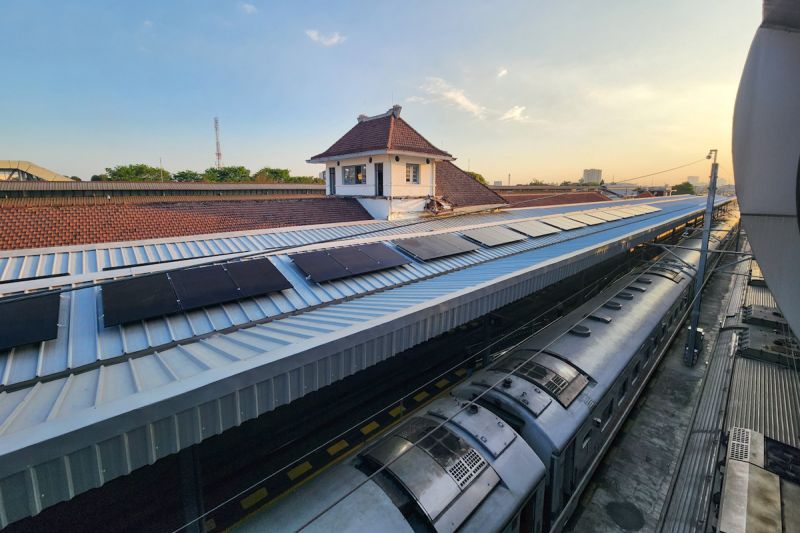 KAI manfaatkan energi surya hemat Rp2,5 miliar dan kurangi emisi KAI manfaatkan energi surya hemat Rp2,5 miliar dan kurangi emisi
