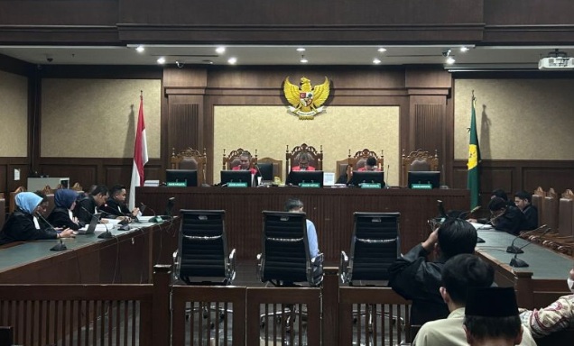Tiga hakim vonis lepas korupsi CPO didakwa terima suap Rp21,9 miliar Tiga hakim vonis lepas korupsi CPO didakwa terima suap Rp21,9 miliar