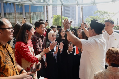 Semangat kemerdekaan WNI saat Prabowo tiba di Singapura