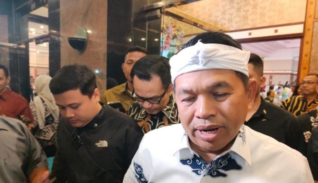 KDM ungkap Wali Kota Cirebon sanggupi batalkan PBB naik 1.000 persen KDM ungkap Wali Kota Cirebon sanggupi batalkan PBB naik 1.000 persen