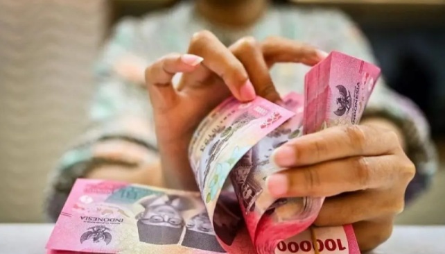 Rupiah melemah seiring banyak pejabat Fed tetap kekeh tahan suku bunga