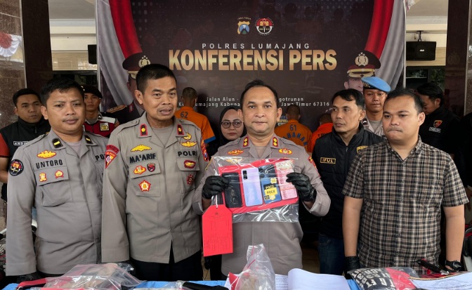 Polres Lumajang amankan tiga oknum LSM diduga peras Kades Tunjung Polres Lumajang amankan tiga oknum LSM diduga peras Kades Tunjung