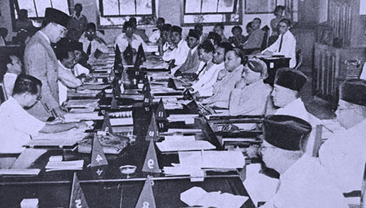18 Agustus 1945: Soekarno-Hatta menjadi Presiden dan Wakil Presiden