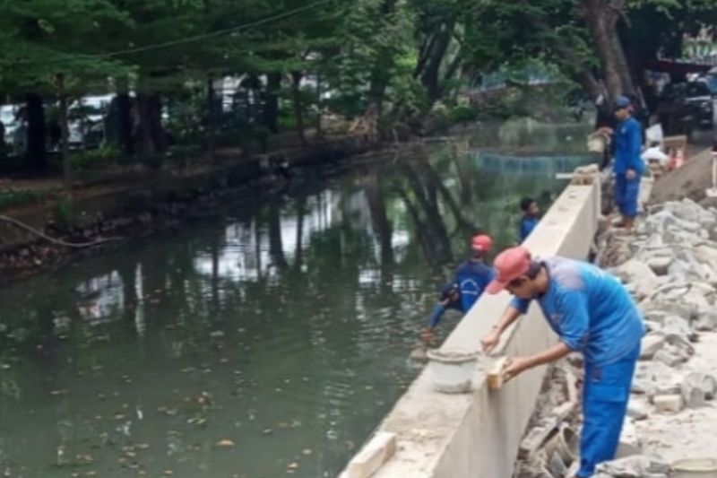 Jakut perbaiki turap Kali Mati untuk antisipasi banjir Jakut perbaiki turap Kali Mati untuk antisipasi banjir