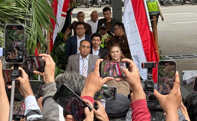 Lisa Mariana mengaku ditanya KPK soal aliran dana dari Ridwan Kamil Lisa Mariana mengaku ditanya KPK soal aliran dana dari Ridwan Kamil