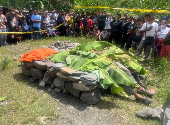 Polres Pemalang olah TKP penemuan mayat suami istri Polres Pemalang olah TKP penemuan mayat suami istri