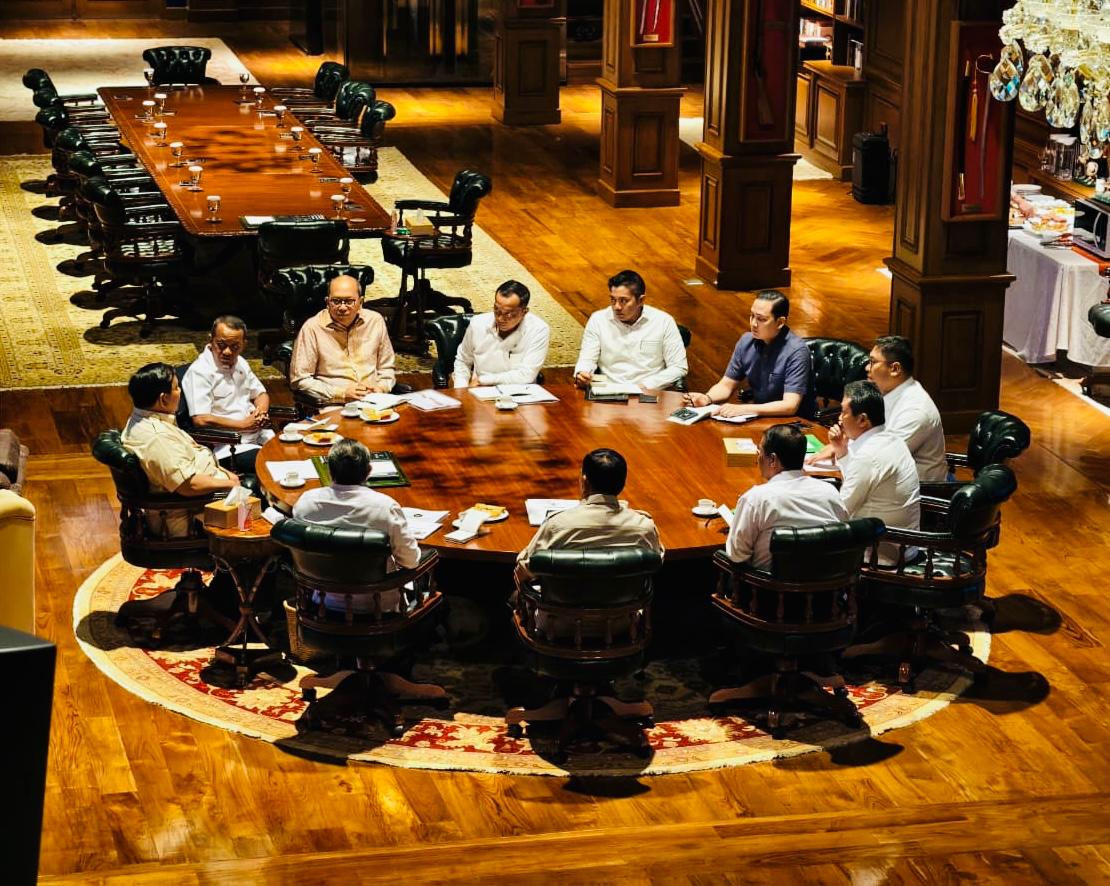 Seharian rapat di Hambalang, Prabowo-para Menteri bahas apa?