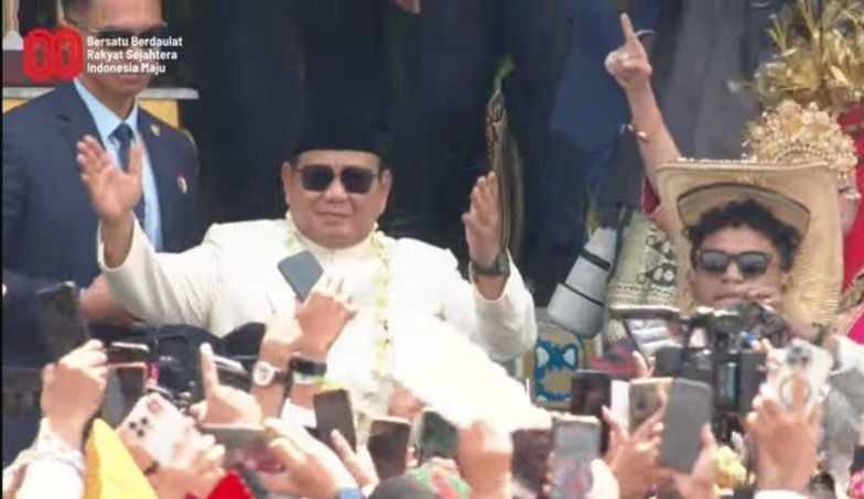 Prabowo berjoget ikuti alunan lagu Tabola Bale di Istana Merdeka Prabowo berjoget ikuti alunan lagu Tabola Bale di Istana Merdeka