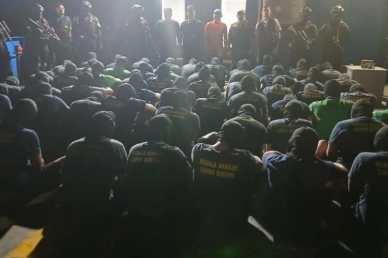 57 narapidana risiko tinggi Kepri dipindahkan ke Lapas Nusakambangan 57 narapidana risiko tinggi Kepri dipindahkan ke Lapas Nusakambangan