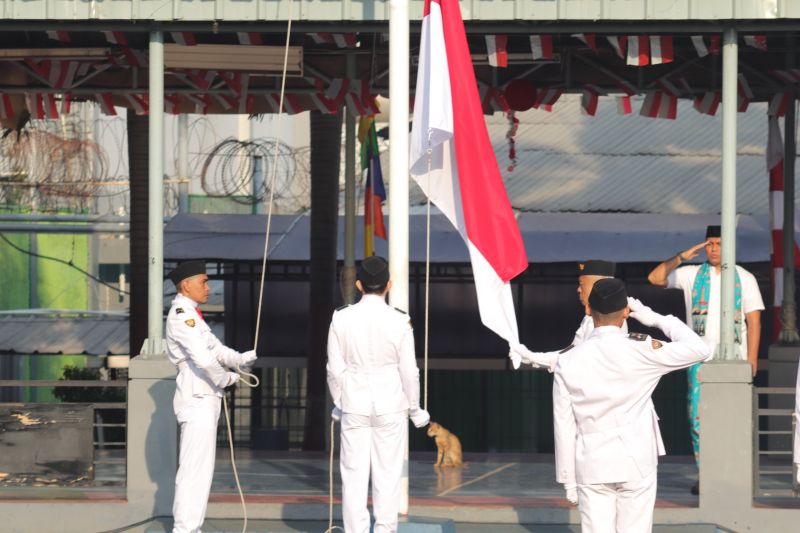 Napi terorisme kibarkan Merah Putih di Lapas Cipinang Napi terorisme kibarkan Merah Putih di Lapas Cipinang