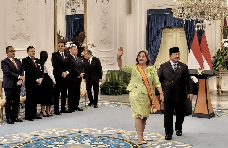 Presiden Prabowo anugerahi Bintang RI Adipurna ke Presiden Boluarte