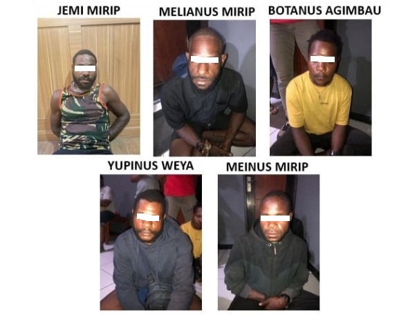 Satgas Ops Damai Cartenz tangkap anggota KKB terlibat penembakan dua personel Brimob di Nabire Satgas Ops Damai Cartenz tangkap anggota KKB terlibat penembakan dua personel Brimob di Nabire
