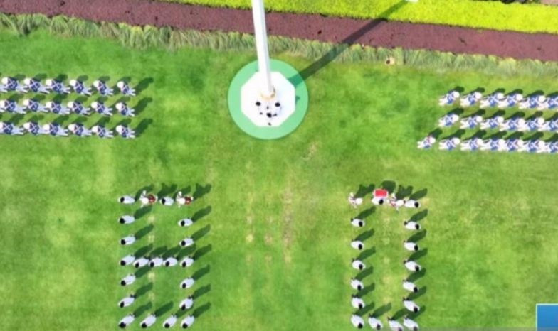 Paskibraka bentuk formasi 80 saat pengibaran bendera di Istana
