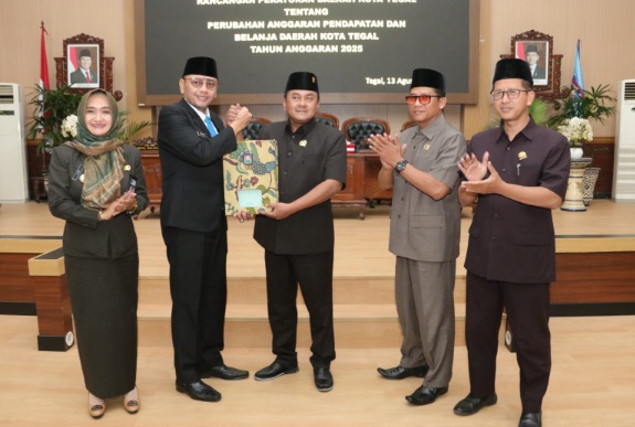 Raperda Perubahan APBD TA 2025, pendapatan daerah berubah jadi Rp1,2 triliun Raperda Perubahan APBD TA 2025, pendapatan daerah berubah jadi Rp1,2 triliun
