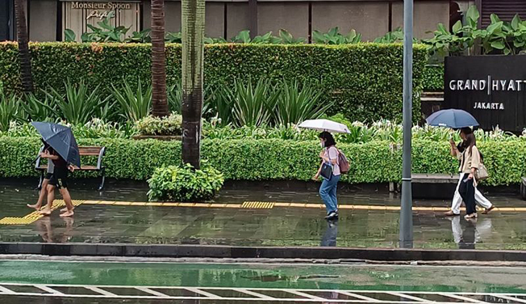 Sebagian Jakarta diguyur hujan Minggu siang Sebagian Jakarta diguyur hujan Minggu siang