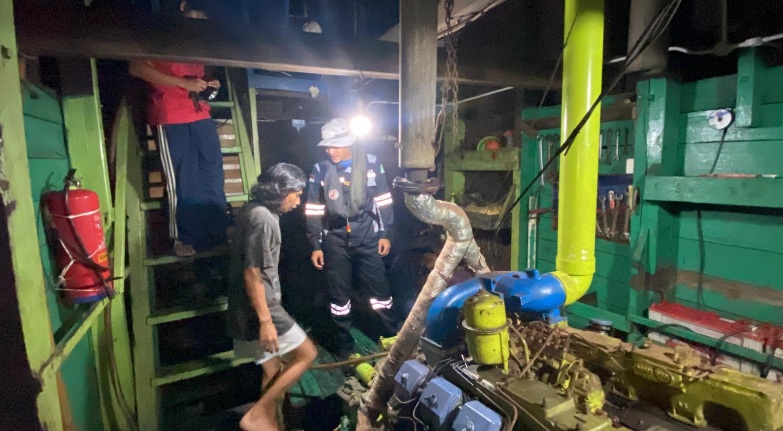 Bakamla RI selamatkan kapal nelayan mati mesin di Perairan Batam Bakamla RI selamatkan kapal nelayan mati mesin di Perairan Batam