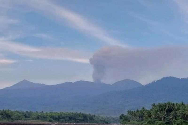 Gunung Dukono di Halmahera Utara erupsi Gunung Dukono di Halmahera Utara erupsi