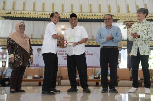 171 sertifikat tanah hak milik Kasultanan diserahkan ke Pemkab Sleman